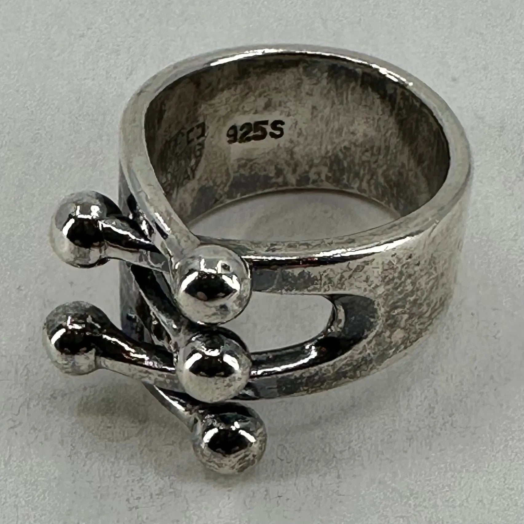 925s ring «Ball» av Anna-Greta Eker – Aladdin WebShop