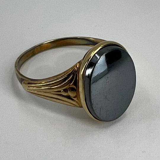 14K gullring m/onyx (noe slitt stein)