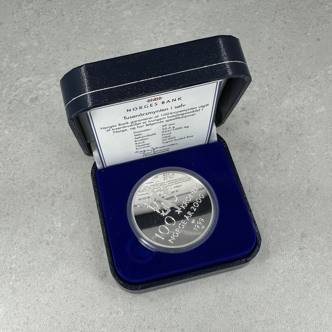 33.8g .925 Silver (SPOT) 100Kr Tusenårsmynten i Sølv med eske