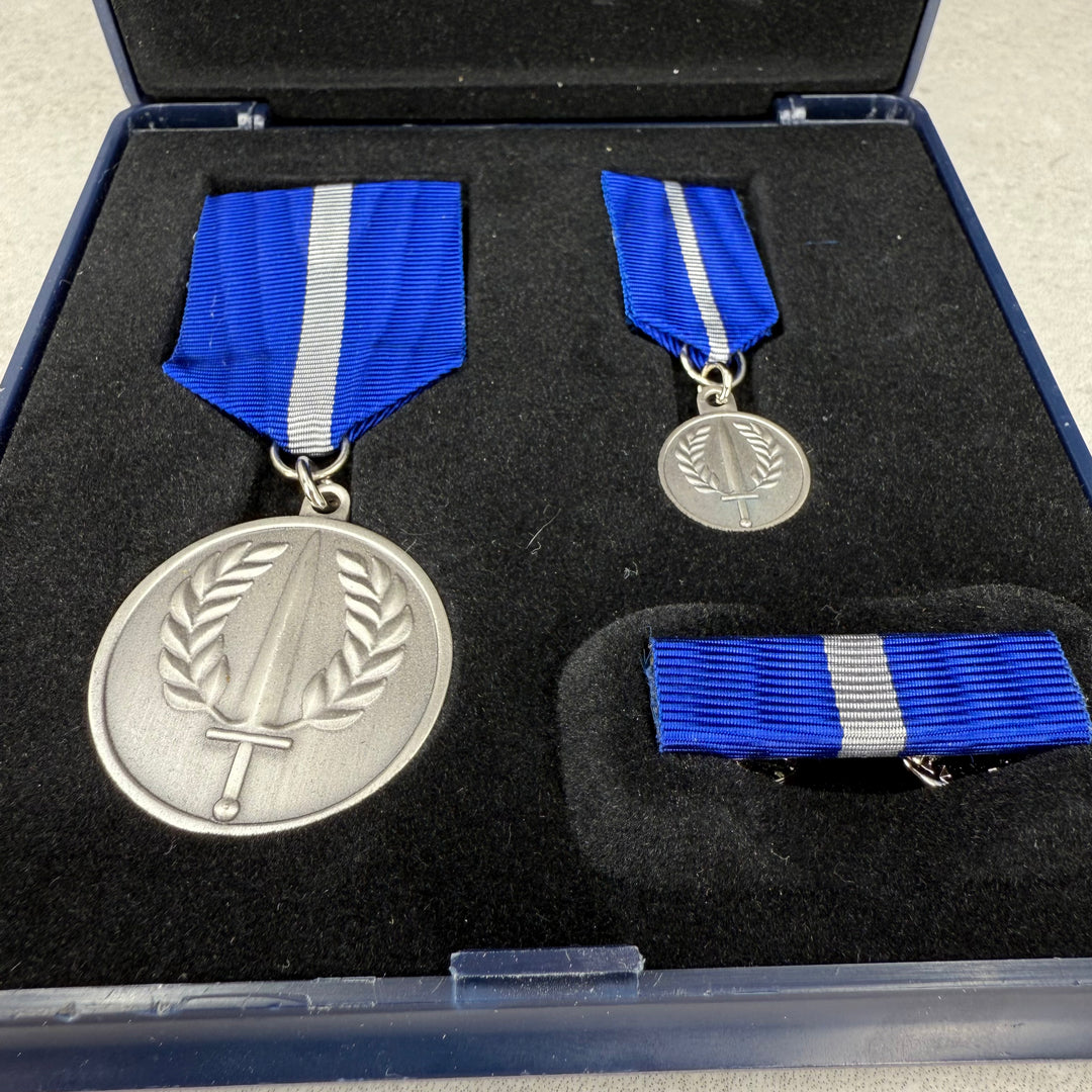 Forsvarets Medalje for Internasjonale Operasjoner m/miniatyr og båndstripe