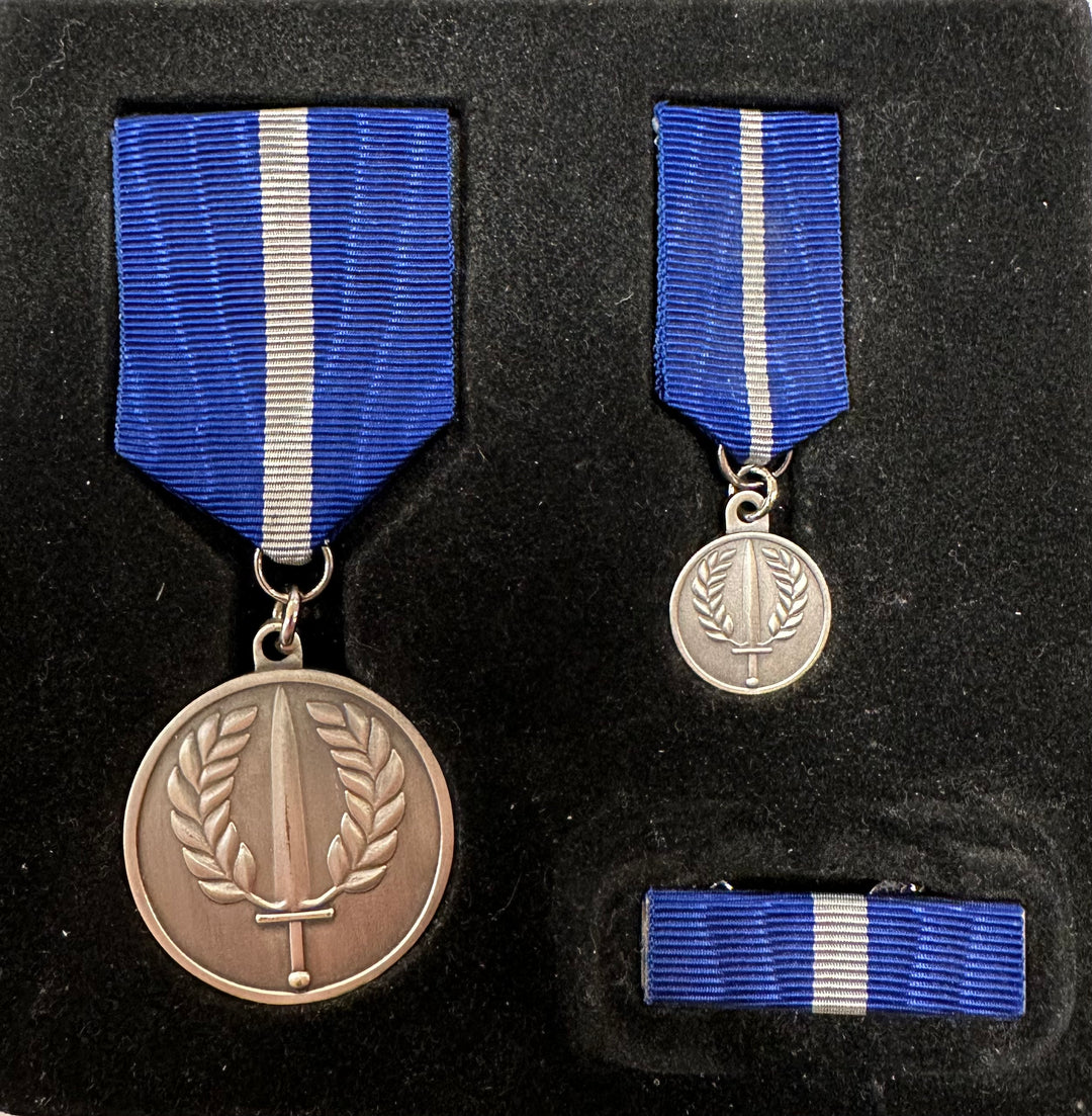 Forsvarets Medalje for Internasjonale Operasjoner m/miniatyr og båndstripe