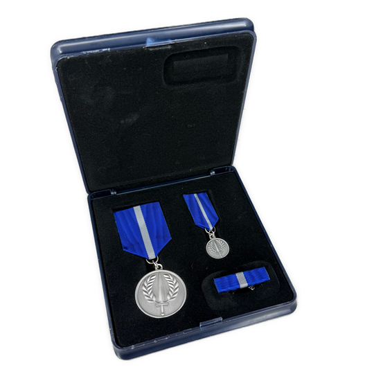 Forsvarets Medalje for Internasjonale Operasjoner m/miniatyr og båndstripe