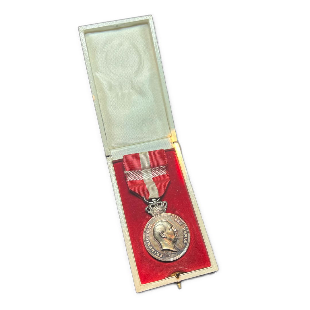 Frederik IX Fortjenestemedalje Danmark (patina)