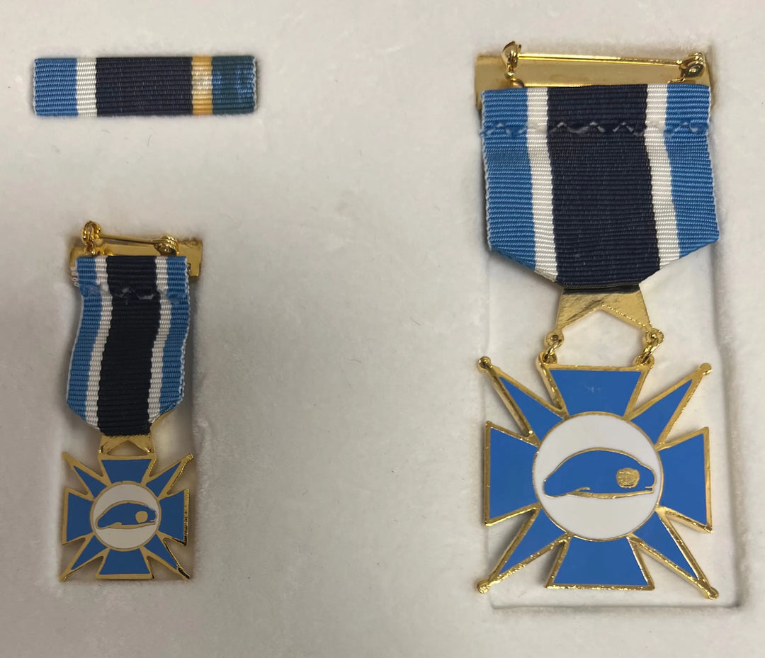 SOLGT! FN’s 50års Jubileum 1945-1995 medalje sett