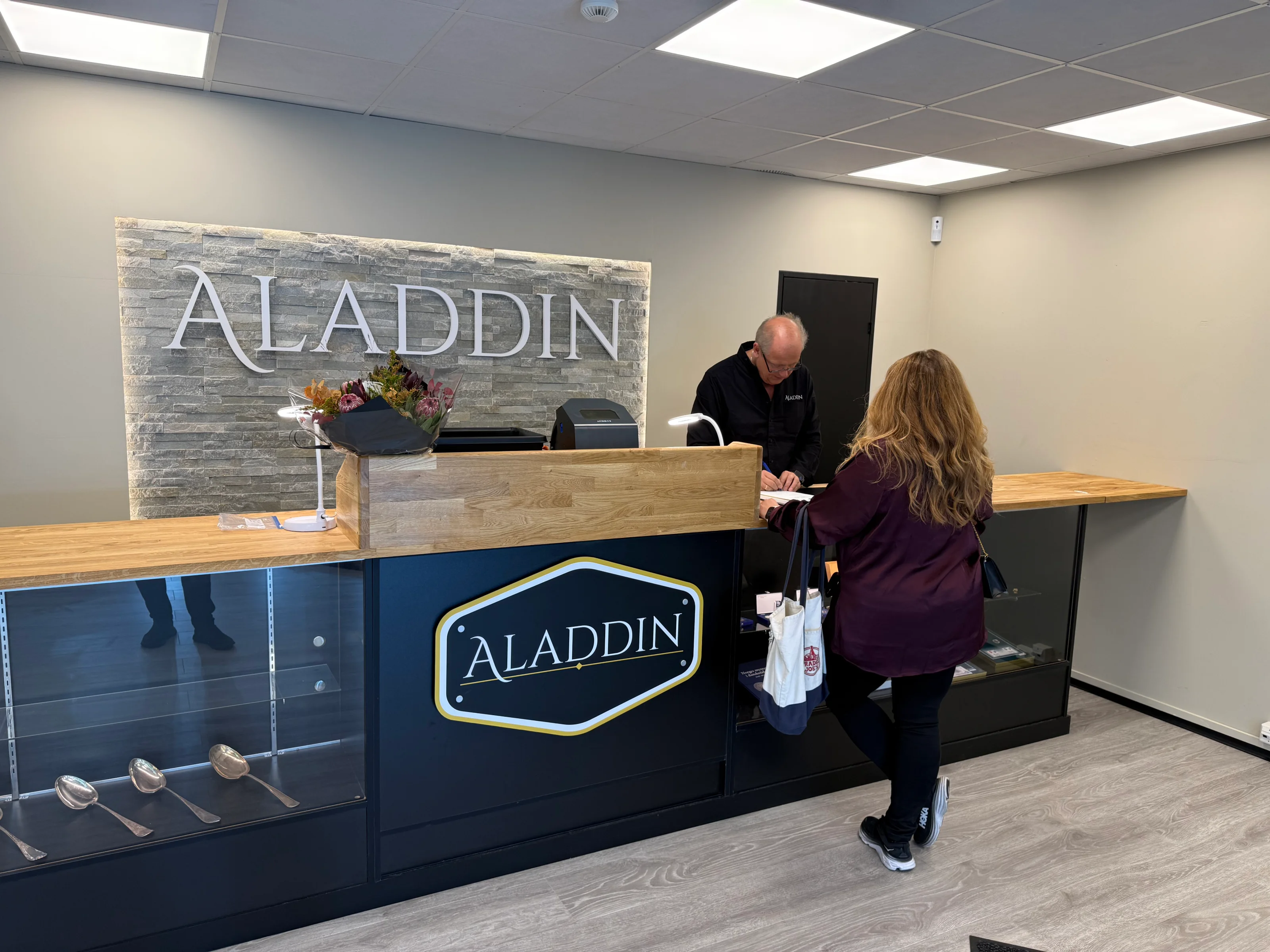 Kundebehandling ved disken hos Aladdin Jessheim