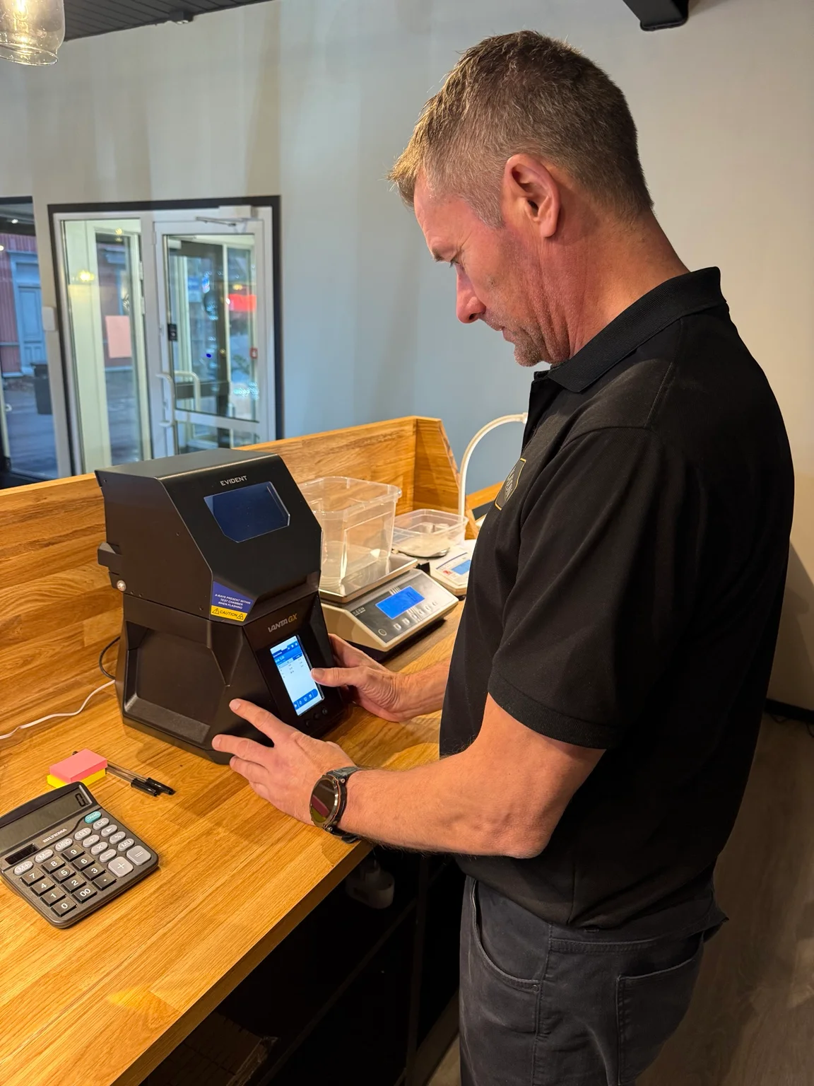 Analyse med XRF hos Aladdin Lillehammer